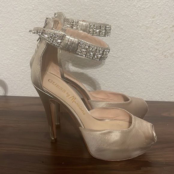 Guess By Marciano Satin Rhinestone Key Heels Size 5 - Picture 4 of 9